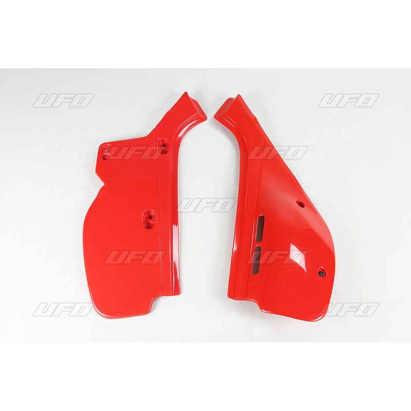 UFO BOCZKI TYLNE HONDA XR 600R \'88-\'02 KOLOR CZERWONY (2SZT. KPL)