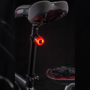 BIKETEC OŚWIETLENIE / LAMPKA / LAMPA ROWEROWA TYLNA AUTO STOP USB KOLOR CZARNY