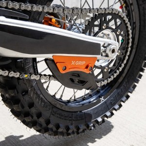 X-GRIP OSŁONA WAHACZA TYLNEGO PASUJE DO: KTM SX(F), XCF, XC \'23-, EXC(F), XC-W,XCF-W \'24-, HQV TC, FC, FX, TX \'23-, FE, TE \'