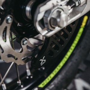 Osłona tylnej tarczy hamulcowej KTM EXC / EXC-F `04-, Husqvarna TE/FE `14-, Husaberg - `13, GasGas EC, EC-F `21- - kolor