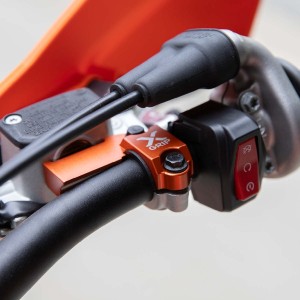 X-GRIP OSŁONA OBEJMA / WZMOCNIENIE HAMULCA BREMBO OD 2014 ROKU: BETA,KTM, HUSQVARNA,SHERCO KOLOR POMARAŃCZOWY