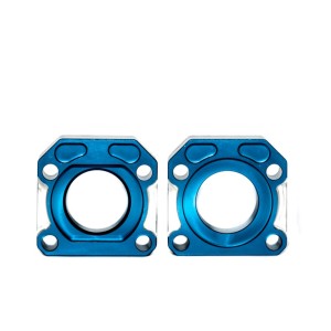 Napinacz tyłnej osi Yamaha R1 '04-'10, FZ1 '06-'10 niebieski - promocja